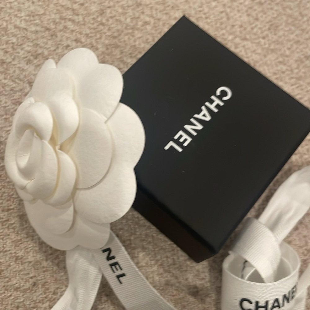 Chanel Crystal CC studs - new with gift receipt - Picture 4 of 4